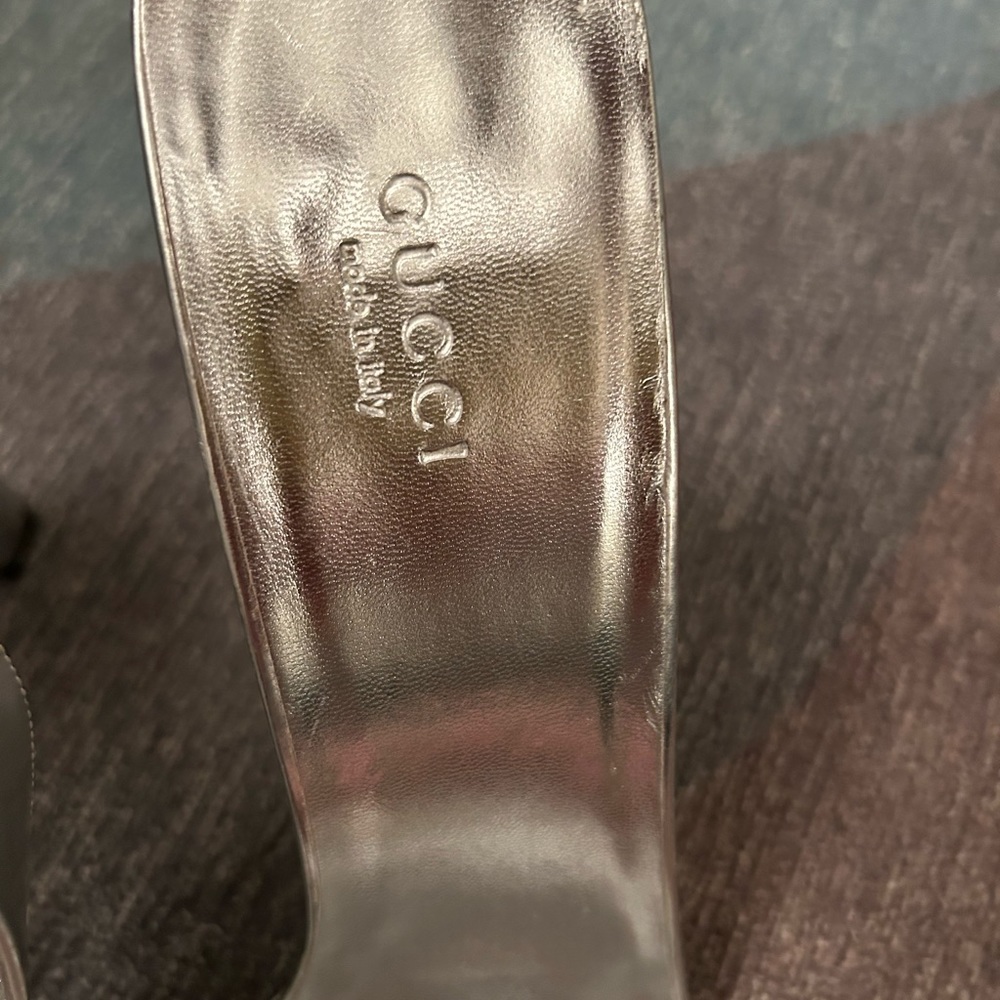 “Gucci” silver disco heels. Size 10B. 4” heels. Excellent condition! - Picture 2 of 8